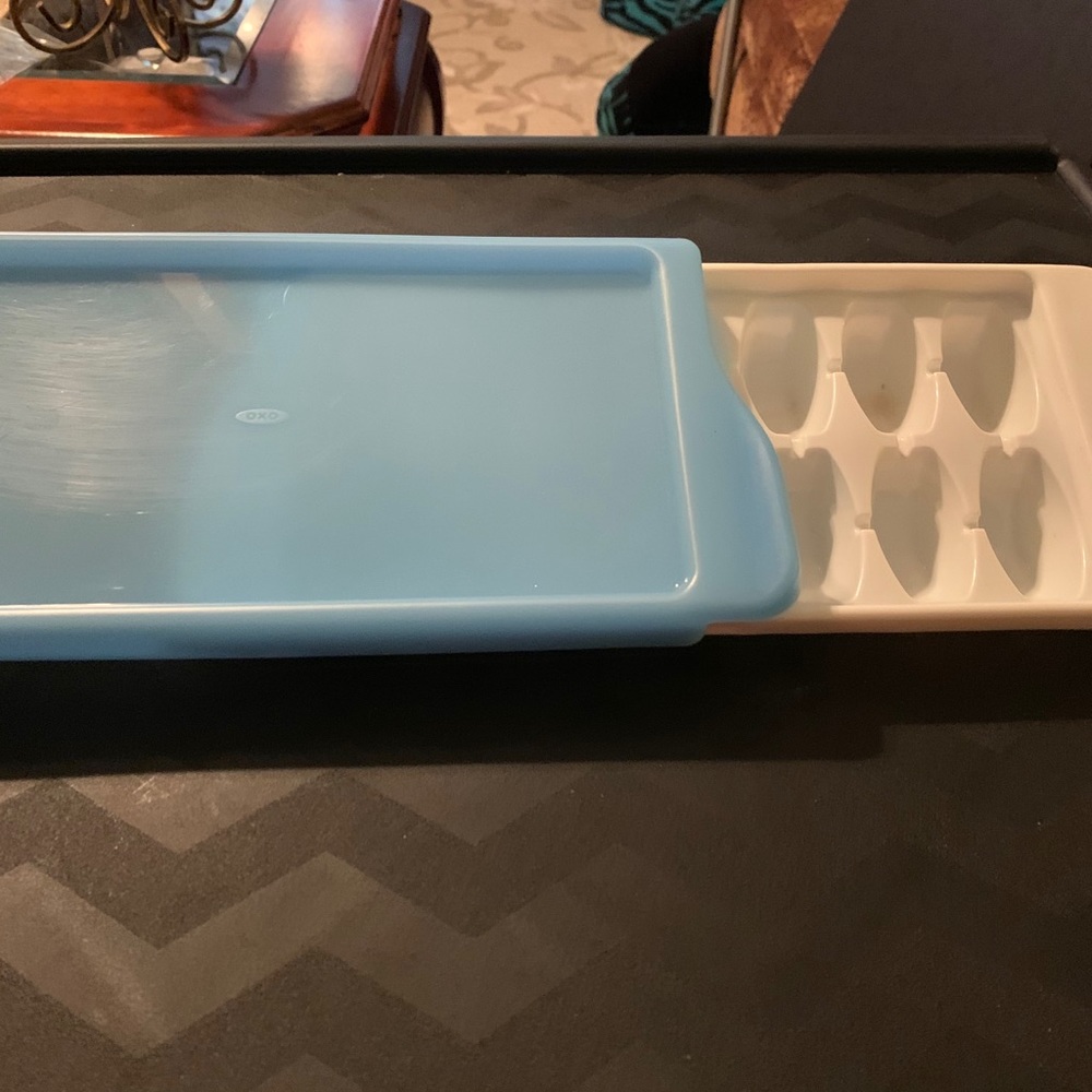 Three Ice Trays with Lids - Picture 3 of 6